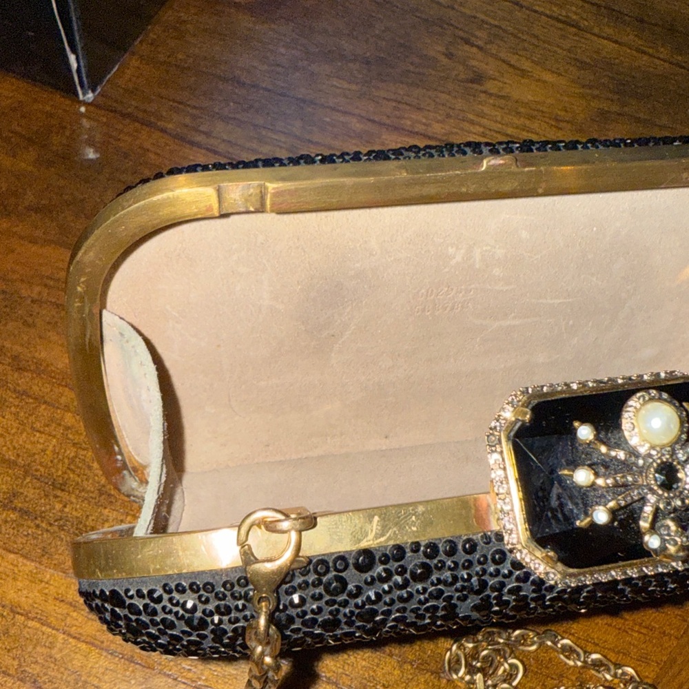 Alexander McQueen Black and Gold Skull Clutch - Picture 6 of 6